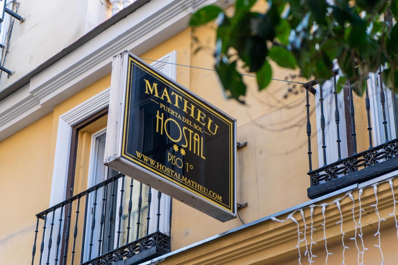 Hostal Matheu Madrid Exteriör bild